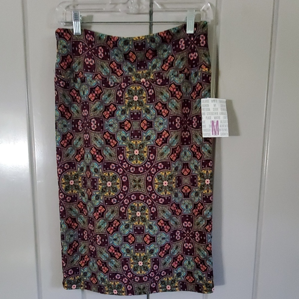 Lula Roe Cassie Skirt Size M New with Tags